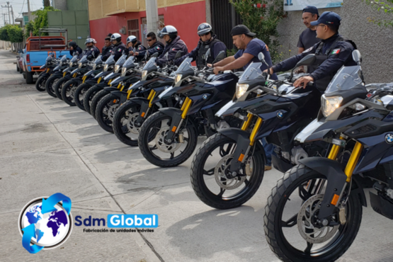 FABRICANTES de motopatrullas conversion equipamiento fabricacion venta de patrulls ambulancias unidades moviles medicas especiales luces equipo accesorios torreta sirena bocina roll bar banca central tumbaburros escalon trasero defensa gruas de plataforma camiones de basura pipas de agua auto tanques